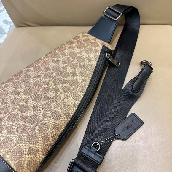 COACH Dominic Men's Chest Bag, size 18.5 x 37 x 6 cm - Picture 7 of 8